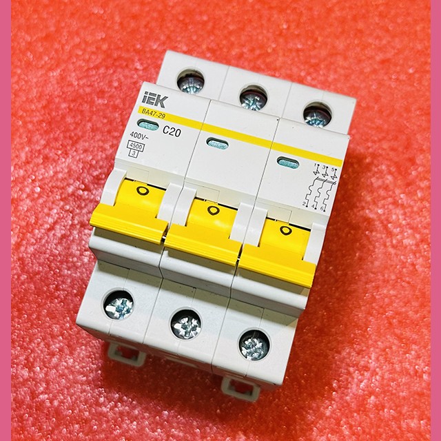 Автоматический выключатель 3P C20 BA47-29 iEK