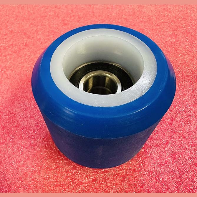 Ролик 60мм прижимной батареи привода поручня эскалатора Travelmaster KM5130075H01 Kone