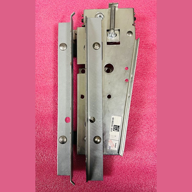 Отводка дверей кабины левая короткая 6090061160 Thyssen