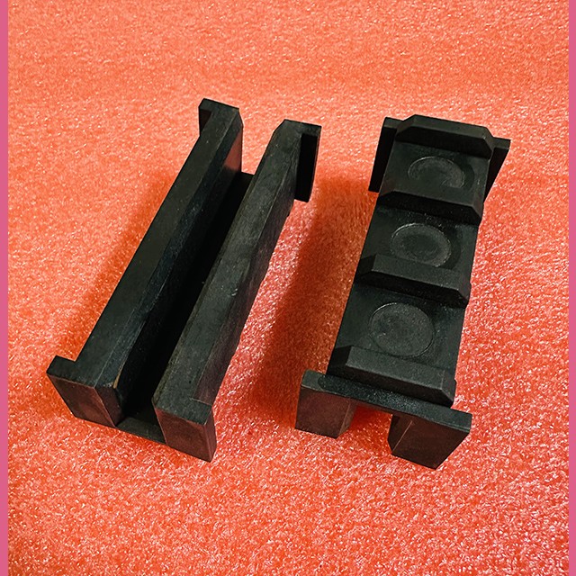 Вкладыш башмака противовеса паз 9 мм L100мм (высота ребер 6,5мм) TO380Y2 Otis