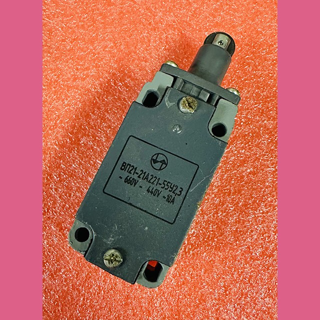 Выключатель путевой (толкатель с роликом) ВП21-21А221-55У2.3