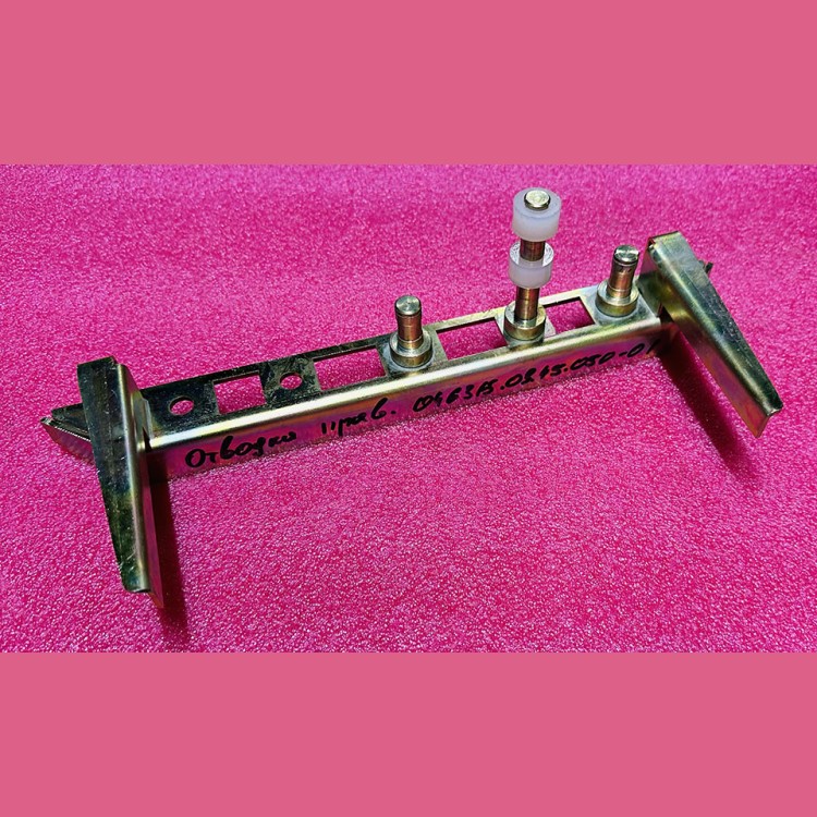 Отводка правая 0463Б.03.45.050-01 МЛЗ