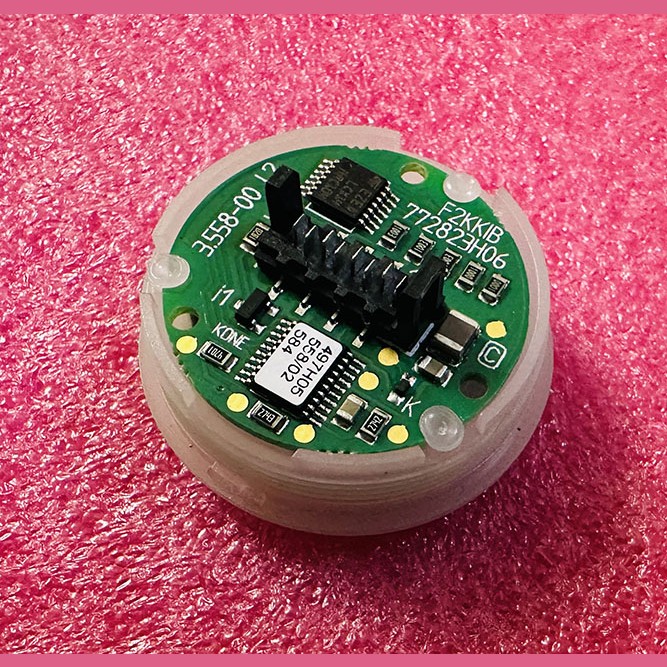 Кнопочный модуль F2KKIB янтарная подсветка белый ободок "открытие" KM804343G05 Kone