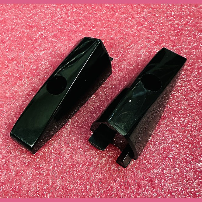 Торцевой наконечник левый однорядной щетки UR/OL-PA 6.6 KM5062470 Kone