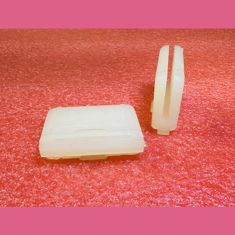 Нижний фиксирующий башмак дверей 2C1A050020 3201.05.0020 Selcom