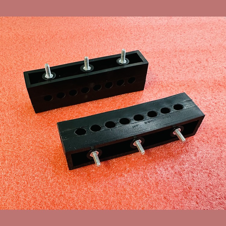 Зажим 3042.00.001-01 под 8 канатов для лифта МЭЛ