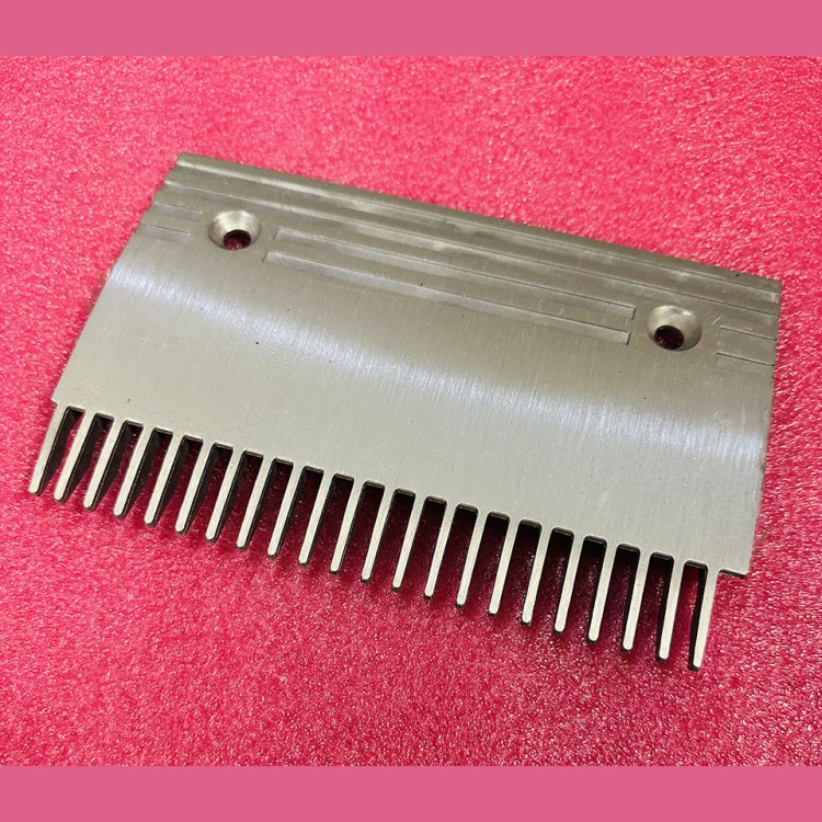 Гребенка эскалатора алюминиевая левая A TravelMaster KM5130667H01 Kone