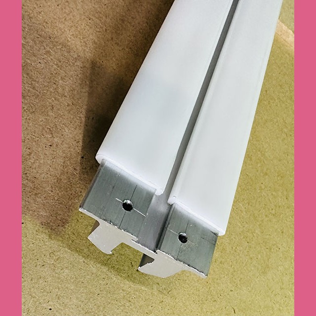 Алюминиевая направляющая поручня (нижняя площадка эскалатора 506NCE) L=2299,5mm H=930mm угол 35гр 2ступ в горизонт GAA27078K14 Otis