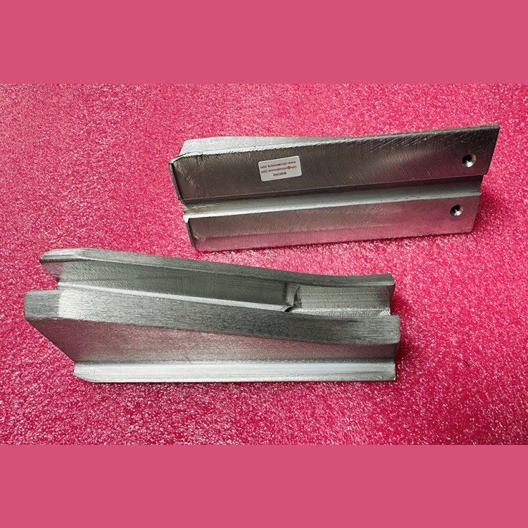 Направляющая треугольник эскалатора 506 NCE GCA402BPB1 Otis