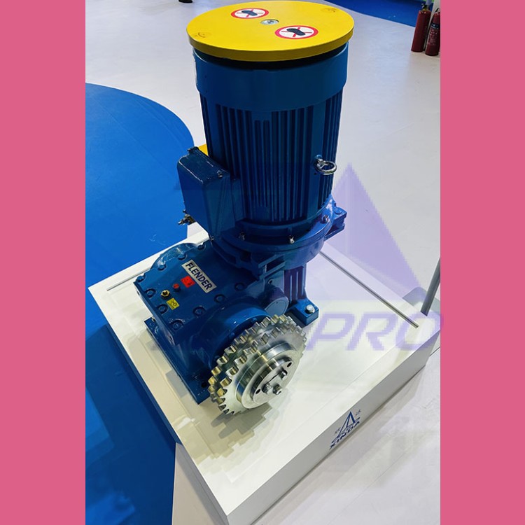 Лебедка в сборе с редуктором для эскалатора ETR112 Flender CG26-135