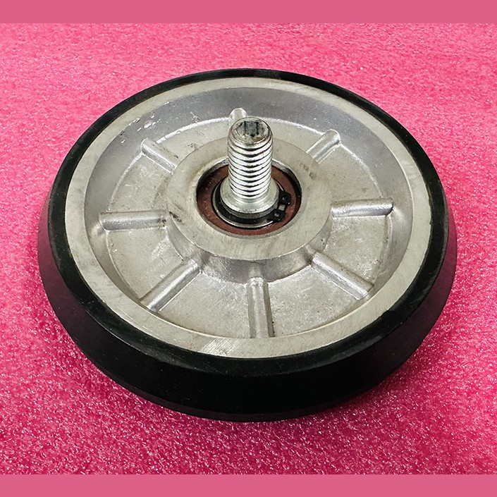 Ролик башмака противовеса d=125мм с осью H-27mm KM652535G03