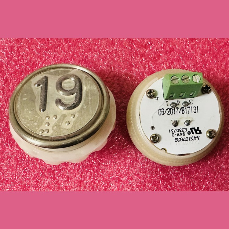 Кнопочный модуль с шрифтом Брайля 19 разъём под винт A4N107639 MA2D04-D-R-19 ЩЛЗ КМЗ