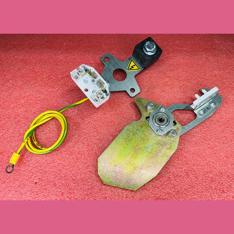 Замок двери кабины 0463Б.03.50.400 МЛЗ