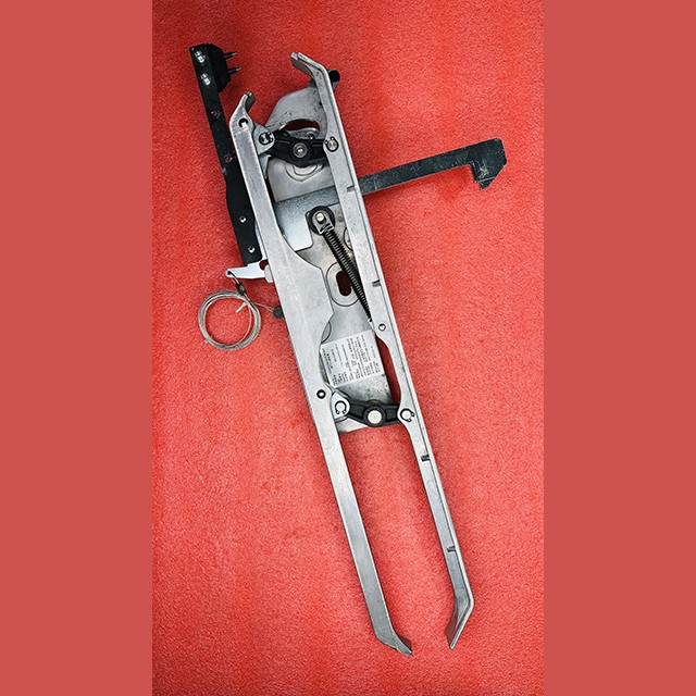 Отводка левая с замком CDL Varidor 15/35 59351195 Schindler 5500