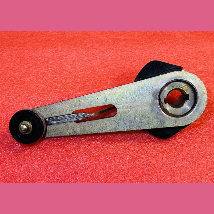 Рычаг привода дверей кабины проем 650мм цилиндр 0141.03.15.100 МЛЗ