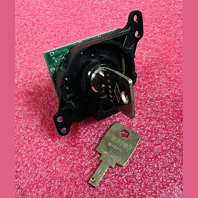 Ключ-выключатель KM804352G06 Kone