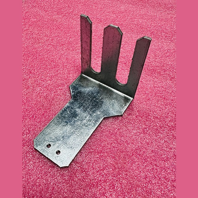 Кронштейн фотобарьера нижний 0411Е.03.00.098 ЩЛЗ