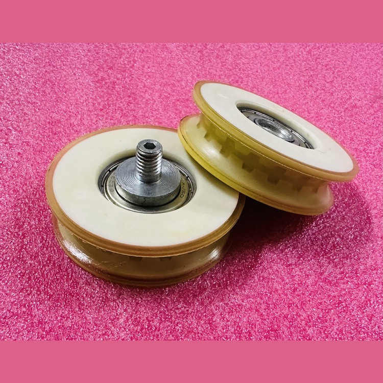 Ролик D=74мм каретки дверей верхний с осью M10 VAR30AP 57602956 Schindler