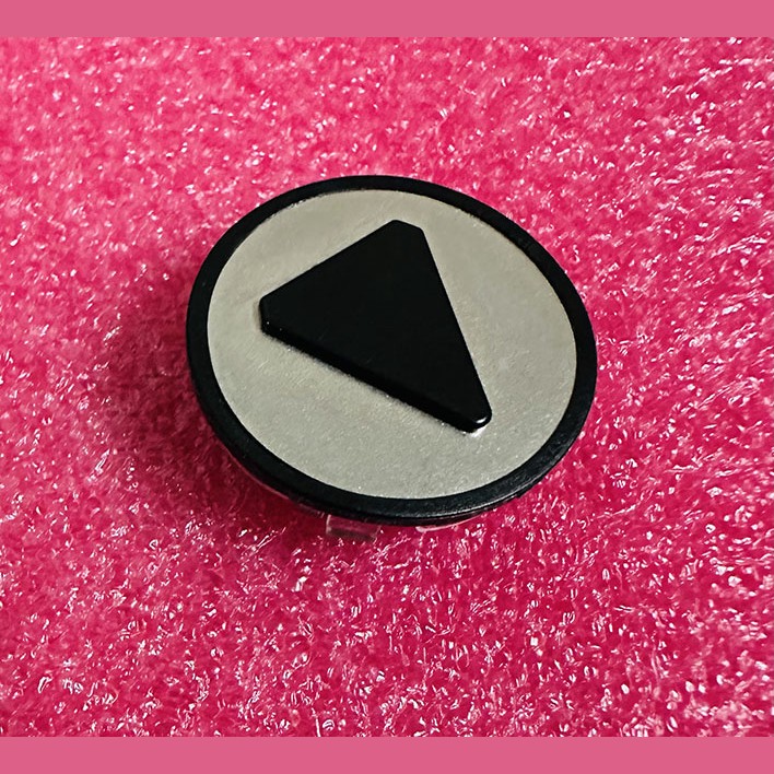 Толкатель кнопочного модуля (накладка) "стрелка" черный KM801054G091 Kone