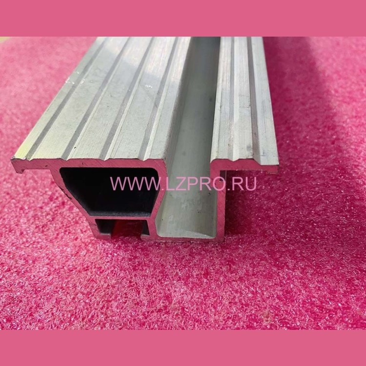 Порог дверей кабины центрального открытия привода Hydra Plus L=1600мм W-75мм Selcom Wittur