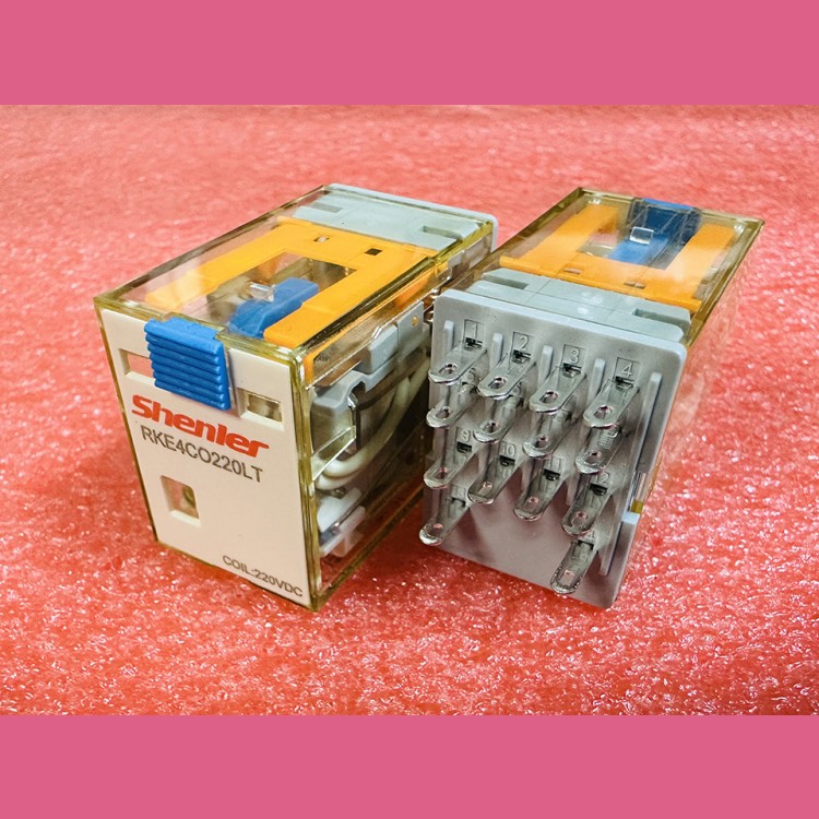 Реле промежуточное 4CO, 5A(250VAC/30VDC), 220VDC, мех. индикация, тест-кнопка с блокировкой, LED RKE4CO220LT Shenler