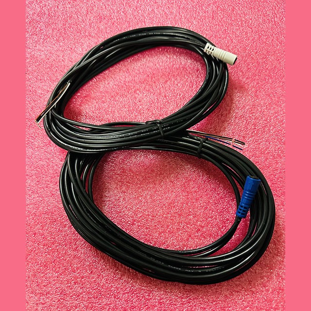 Комплект проводов 5м LVH (emitter+receiver connecting cable; 105386+103371) Cedes XAA175BP1