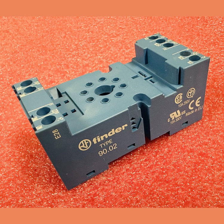 Колодка (розетка с винтовыми клеммами) type 90.02SMA Finder