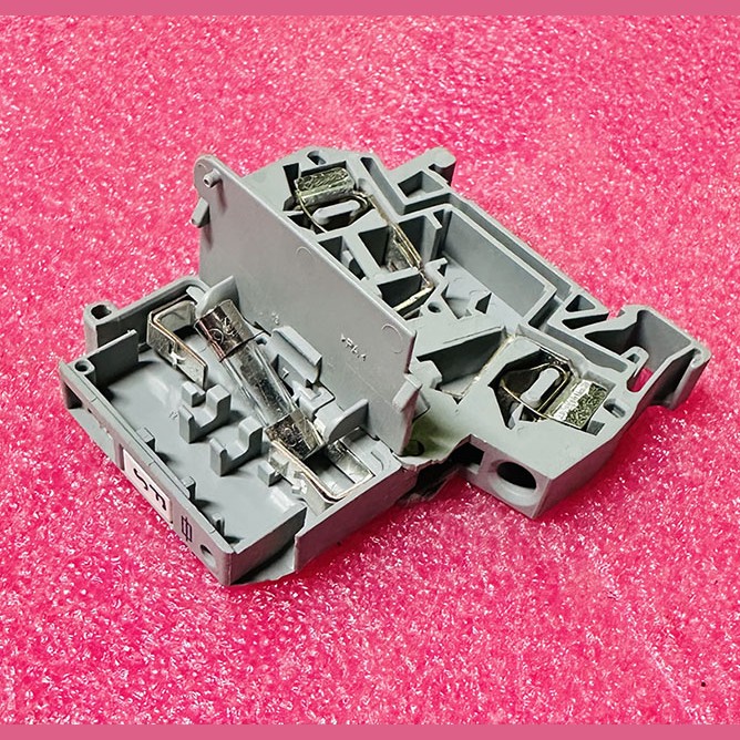 Клемма с предохранителем 4mm2 16A WAGO 281-622/281-542