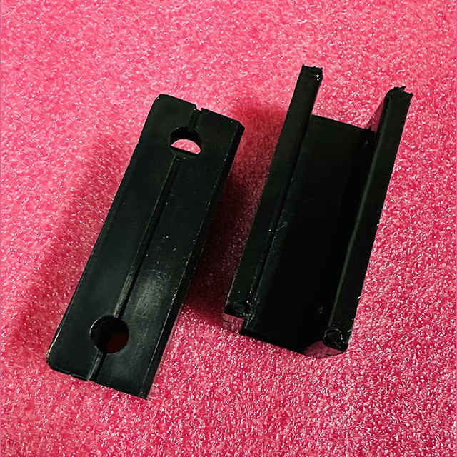 Вкладыш башмака противовеса T-16mm KM51034728V003 Kone