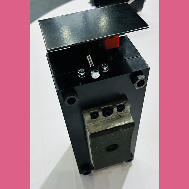 Электромагнит тормоза 110VDC безредукторной лебедки BOMCO NEW DAA330AB5 Otis