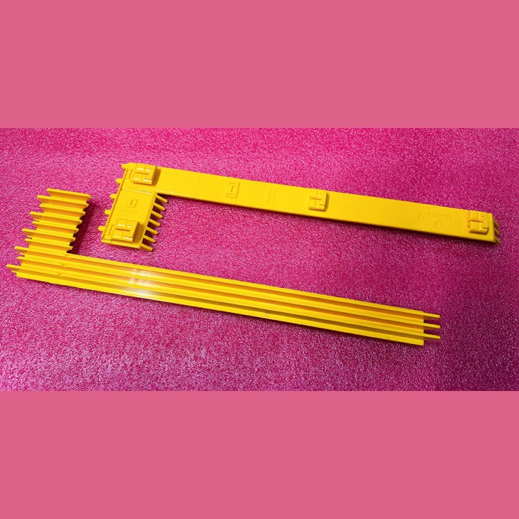 Демаркационная линия ступени L=373,5mm боковая левая 506264003 Schindler Latres SJEC