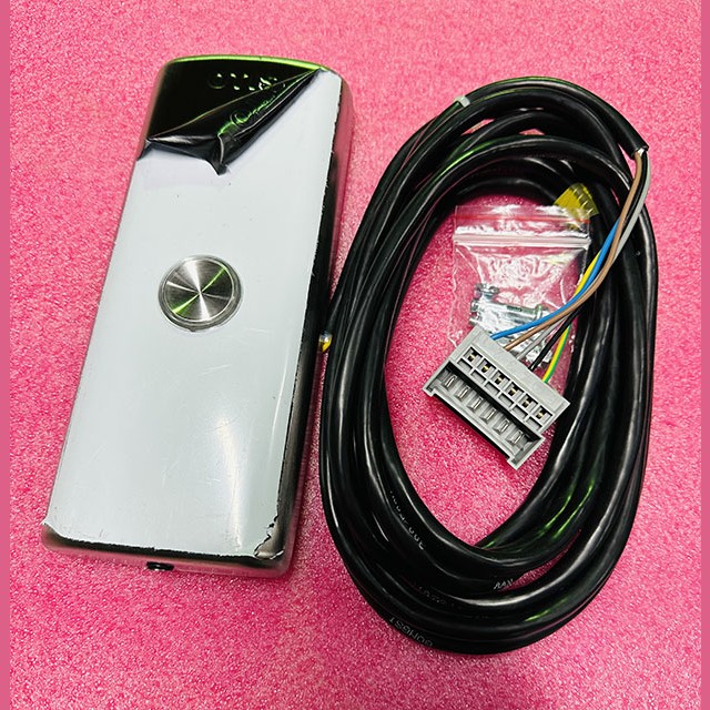 Вызывной пост (одна кнопка с двойной красной/белой подсветкой, встроенная плата HBBA DAA26800AN1) ZAA23600AV5 Otis