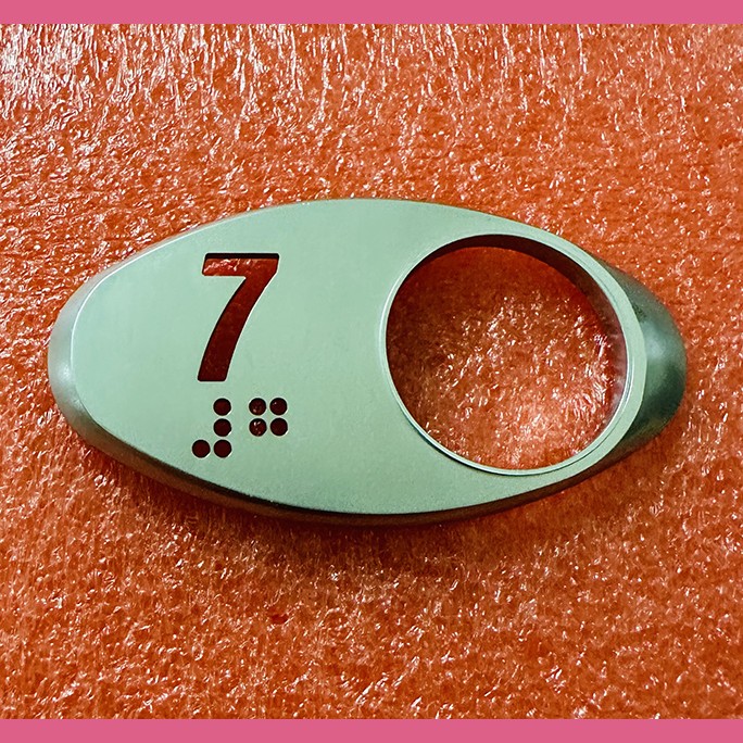 Чиклет "7" матовый серебро с шрифтом Брайля левый Otis MAA250AY307