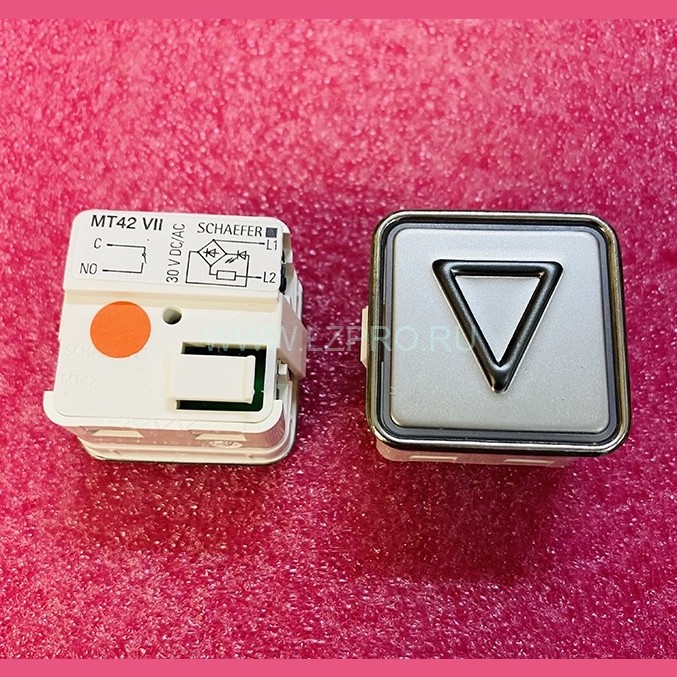 Модуль кнопочный "стрелка" красная подсветка MT42 VII Schaefer