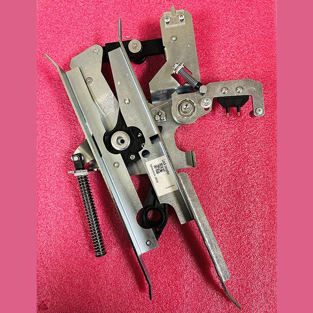 Отводка привода двери кабины AMD01L-R1 левая L=400mm KM900650G04 Kone