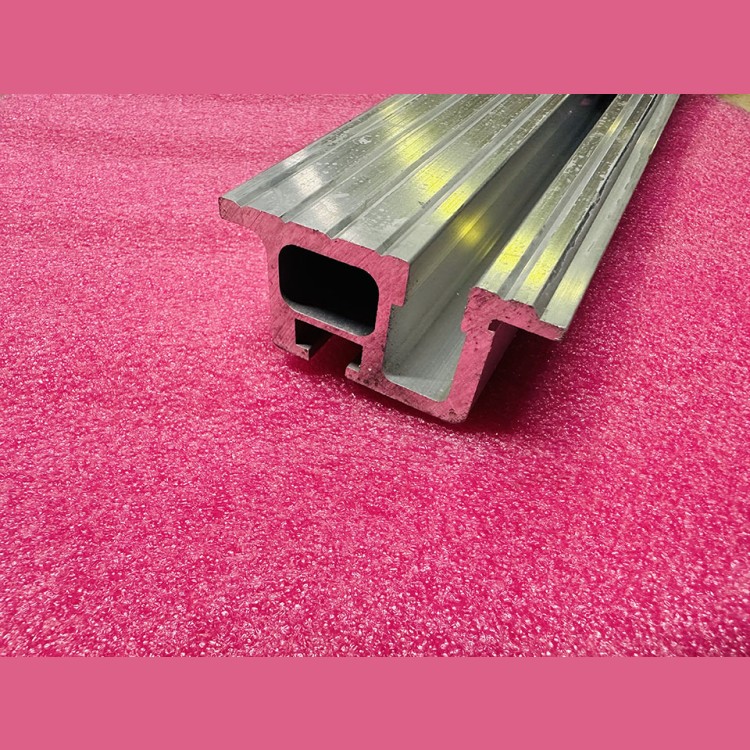 Порог дверей кабины L=1600мм проем 800мм центральные двери 0411С.06.00.009-03 WellMaks ЩЛЗ