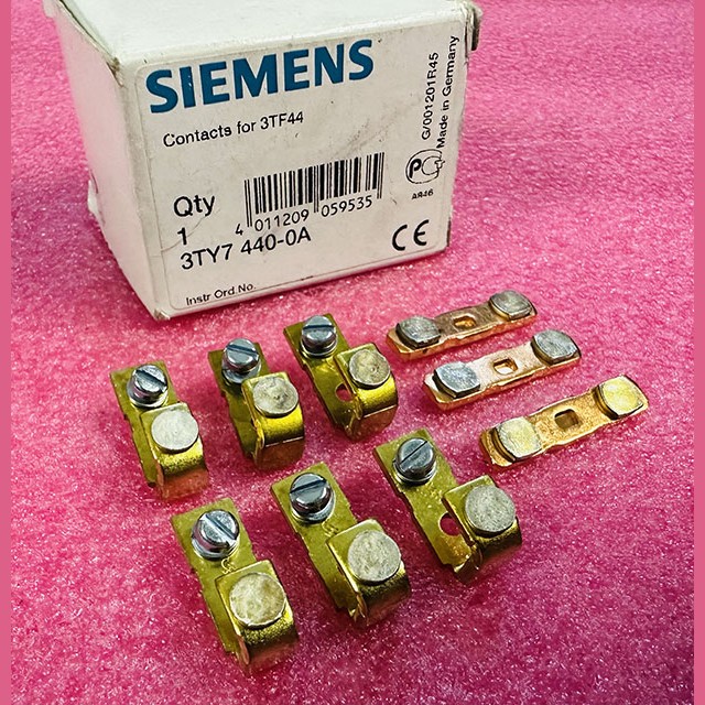 Комплект контактов (для контактора 3TF44) 3TY7 440-0A Siemens