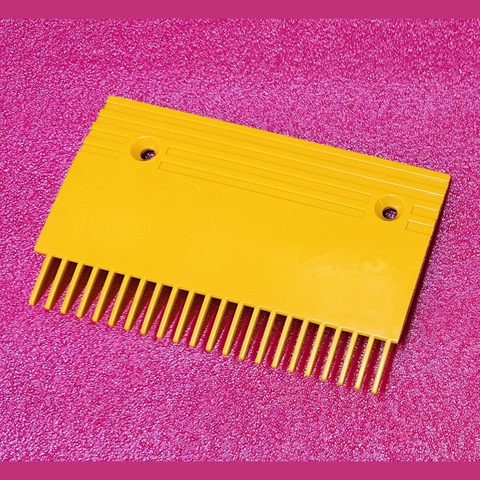Гребенка эскалатора пластиковая желтая правая A TravelMaster KM5009370H02 Kone