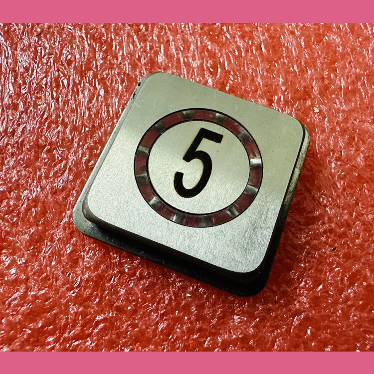 Толкатель квадратный 5 кнопочного модуля ВКЛ13А-7