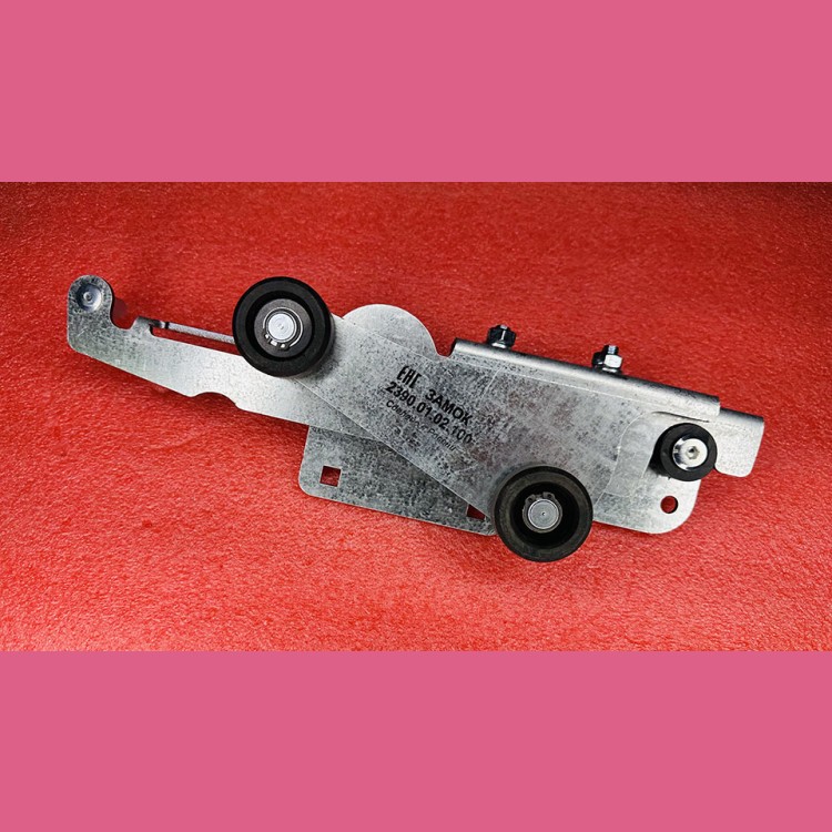 Замок двери шахты правый ЛЛТ 900-П (нового образца) 2390.01.02.100 МЭЛ