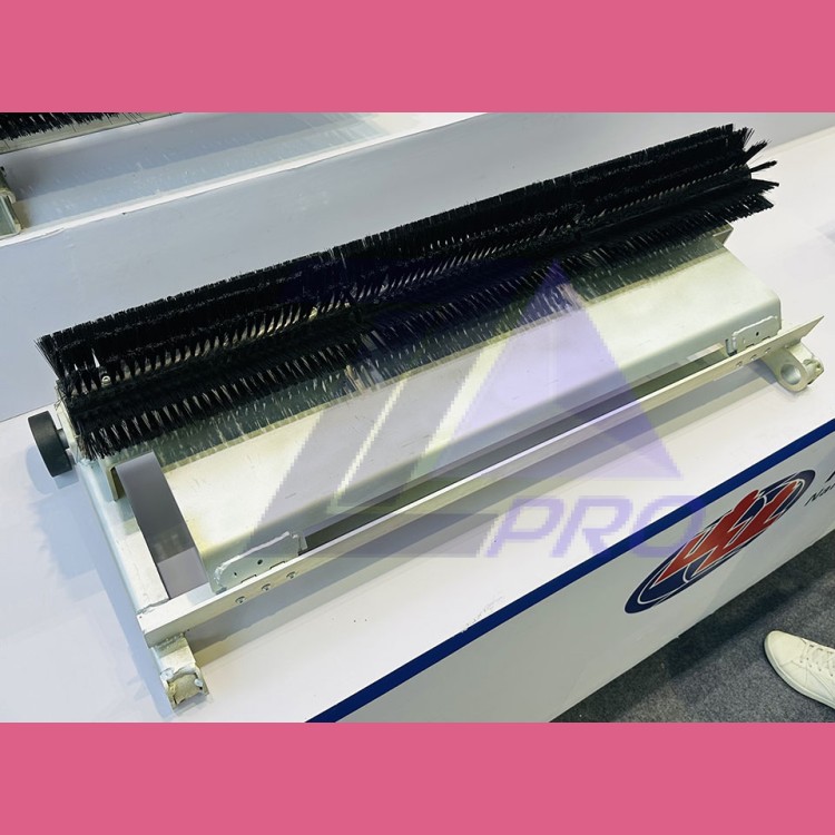 Механическое устройство очистки паллеты/ступени траволатора/эскалатора